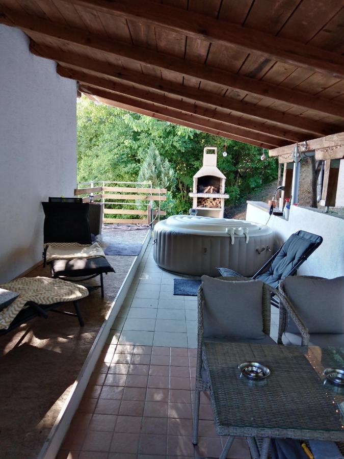 Holiday Home Nature Plesivica ヤストレバースコ エクステリア 写真